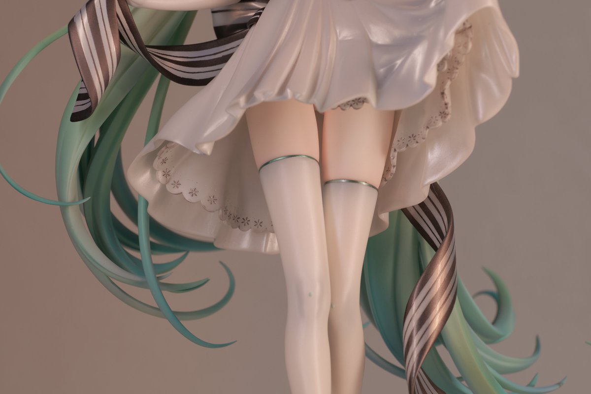YOZORA0v0's tweet image. 涂完了这只miku,在最后的死线赶上了...
希望得到大家的喜欢~
涂装和拍摄的过程中都尝试着去还原优雅的氛围感
初音凯子含泪做完...感动...
原画:Rella @Rellakinoko
原型:あじさい@ajisai_126
涂装&拍:我@YOZORA0v0
#WF2025S #初音ミク #初音ミクシンフォニー2024
