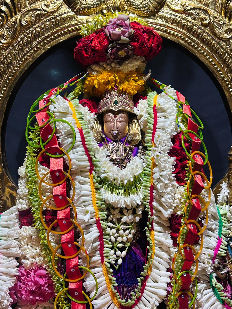 KanchiMatham's tweet image. Shukravaram- Swarna Rathotsavam performed to Shri Kanchi Kamakshi Ambal this evening (25 Jul. 2025) #kamakoti