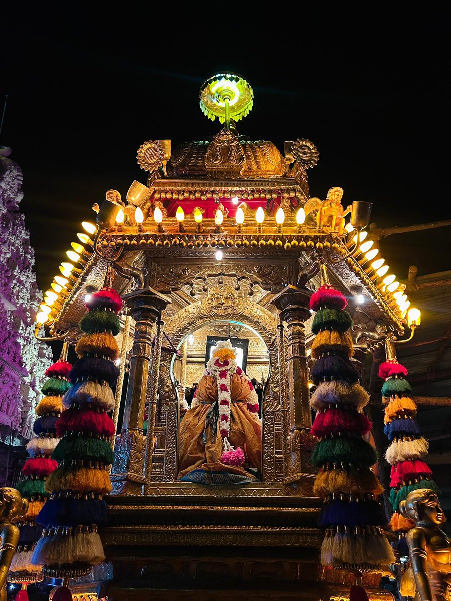 KanchiMatham's tweet image. Shukravaram- Swarna Rathotsavam performed to Shri Kanchi Kamakshi Ambal this evening (25 Jul. 2025) #kamakoti
