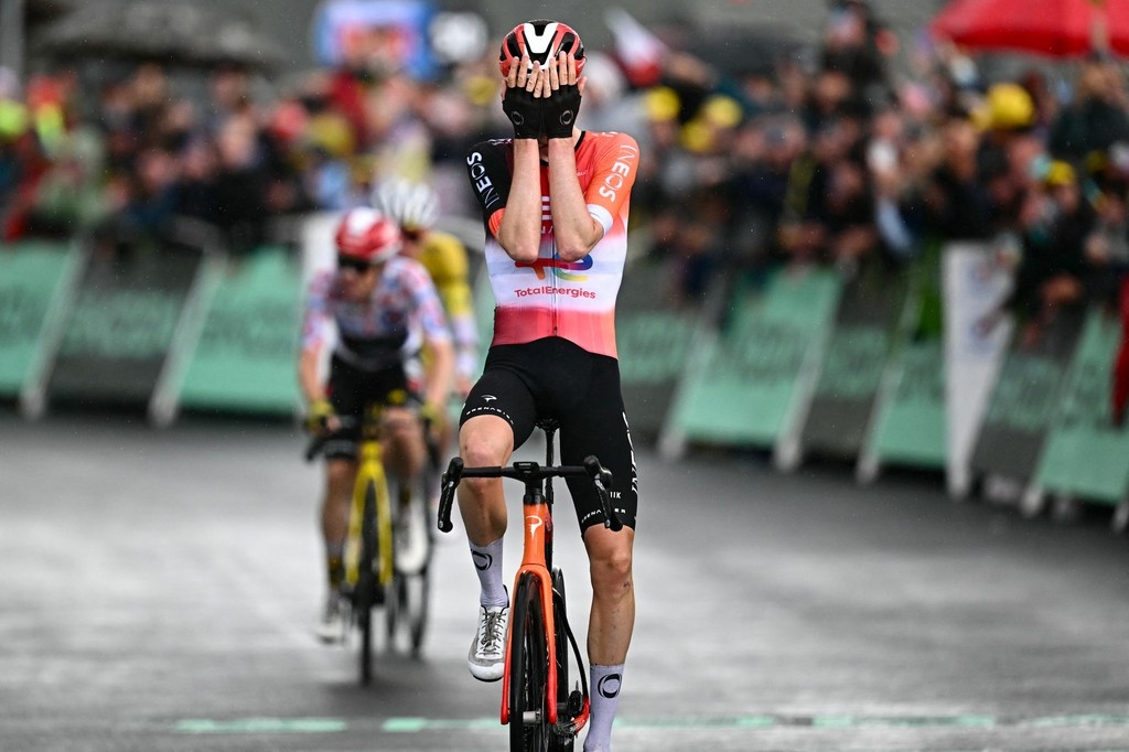 rouleur's tweet image. Thymen Arensman takes his second stage win of the Tour de France on the shorten stage 19 to La Plagne. Like on his win on stage 14 to Suberbagnères, the Dutchman managed to hold off the top two GC riders, Jonas Vingegaard and Tadej Pogačar
Full results: rouleur.cc/blogs/the-roul…