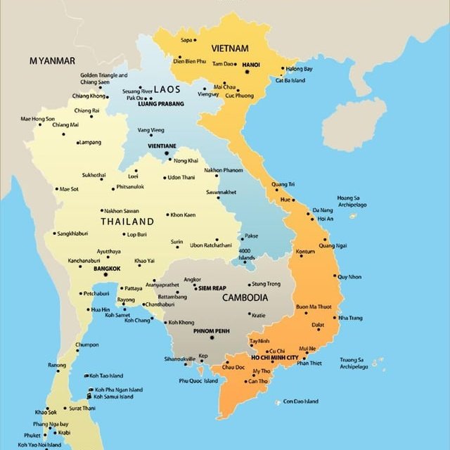 GovindYIND's tweet image. थाईलैंड और कंबोडिया—दोनो पड़ोसी, दोनो सांस्कृतिक रूप से समृद्ध, लेकिन इस वक़्त एक ऐसे बिंदु पर खड़े हैं जहाँ इतिहास की लकीरें खून से लाल हो सकती हैं।

24 जुलाई 2025 की सुबह जब सीमा पर गोलियों की आवाज़ गूंजी, तब किसी ने नहीं सोचा था कि यह विवाद अब एक ज्वालामुखी बनने जा रहा है।…