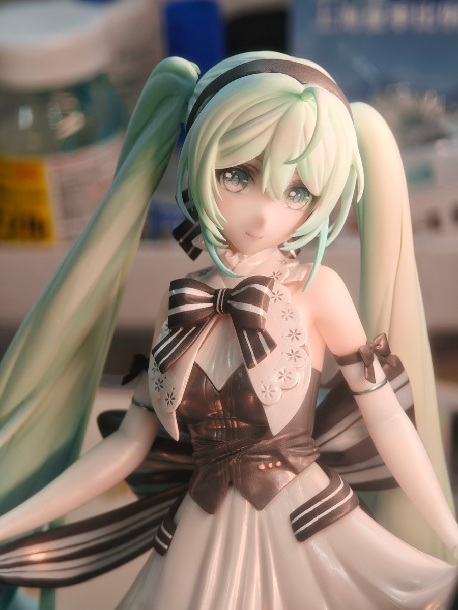 YOZORA0v0's tweet image. 涂完了这只miku,在最后的死线赶上了...
希望得到大家的喜欢~
涂装和拍摄的过程中都尝试着去还原优雅的氛围感
初音凯子含泪做完...感动...
原画:Rella @Rellakinoko
原型:あじさい@ajisai_126
涂装&拍:我@YOZORA0v0
#WF2025S #初音ミク #初音ミクシンフォニー2024