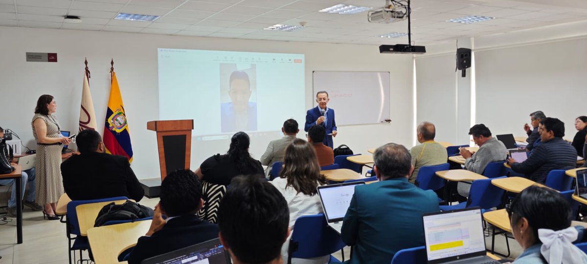 Caces_Ec's tweet image. Wladimir Paredes, consejero del #CACES, lideró el taller de difusión de
construcción del modelo de evaluación para el entorno de aprendizaje de ciencias naturales, matemáticas y estadística, que se llevó a cabo en la @UDLAEcuador