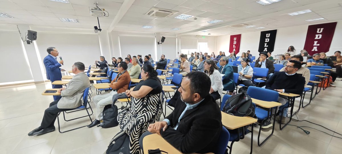 Caces_Ec's tweet image. Wladimir Paredes, consejero del #CACES, lideró el taller de difusión de
construcción del modelo de evaluación para el entorno de aprendizaje de ciencias naturales, matemáticas y estadística, que se llevó a cabo en la @UDLAEcuador