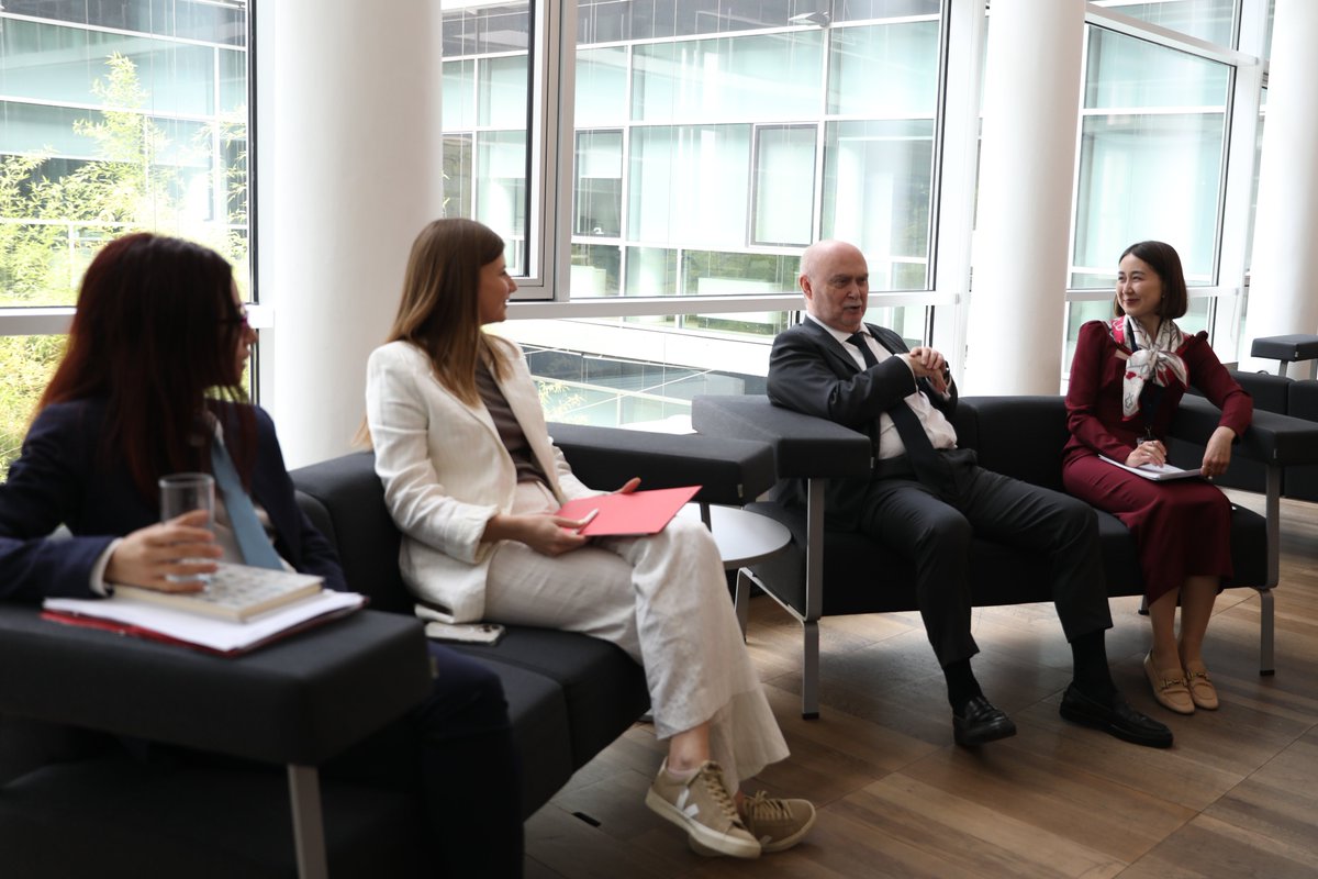 OSCESecGen's tweet image. I had the pleasure of meeting with young professionals and interns at the OSCE Secretariat through the #CaféINSPIREd initiative by the OSCE Staff Committee. Young people aren&apos;t just future leaders — they&apos;re already shaping a better world today. #OSCE #YouthandSecurity