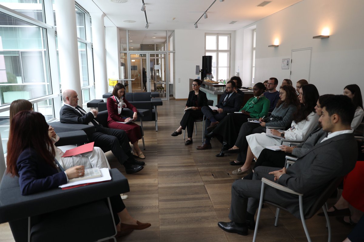 OSCESecGen's tweet image. I had the pleasure of meeting with young professionals and interns at the OSCE Secretariat through the #CaféINSPIREd initiative by the OSCE Staff Committee. Young people aren&apos;t just future leaders — they&apos;re already shaping a better world today. #OSCE #YouthandSecurity