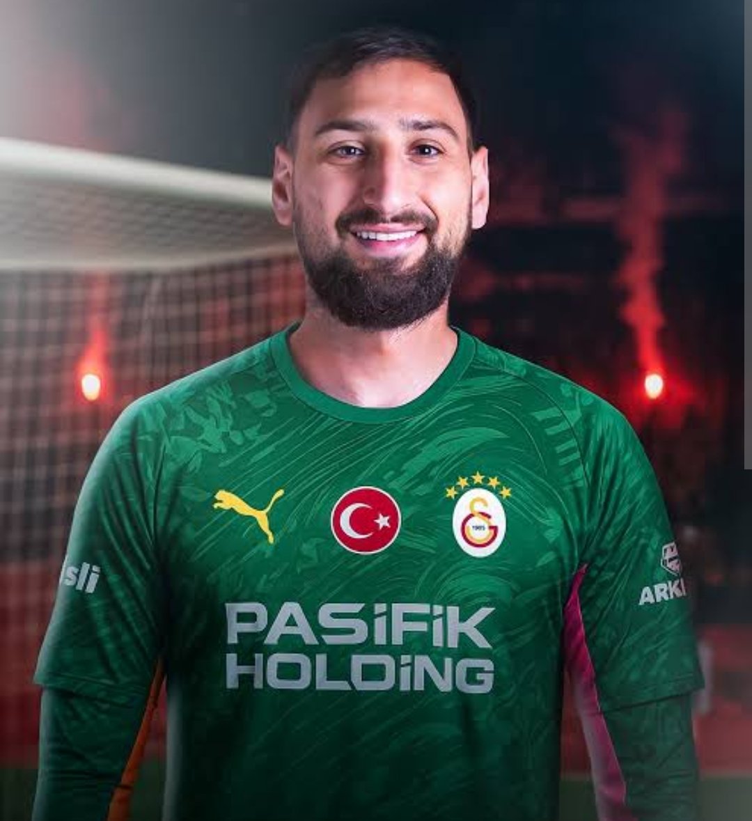 SON DAKİKA 🚨🚨: Galatasaray Donnarumma için Resmi teklif yaptı kulübü PSG'ye
Ederson mu Donnarumma'nin mi gelmesini isterdiniz???