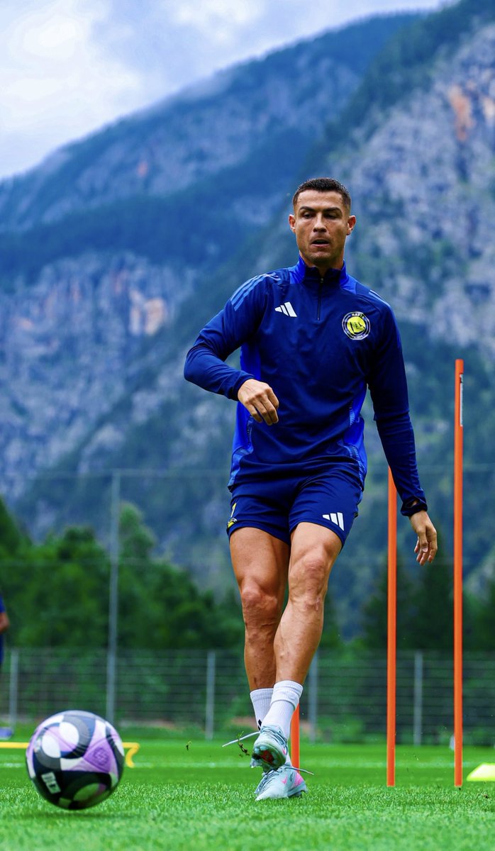 CallHimGoat's tweet image. الاسطورة كريستيانو رونالدو 40 عام يستعد للموسم رقم 24 في مسيرته 🐐🐐🐐
