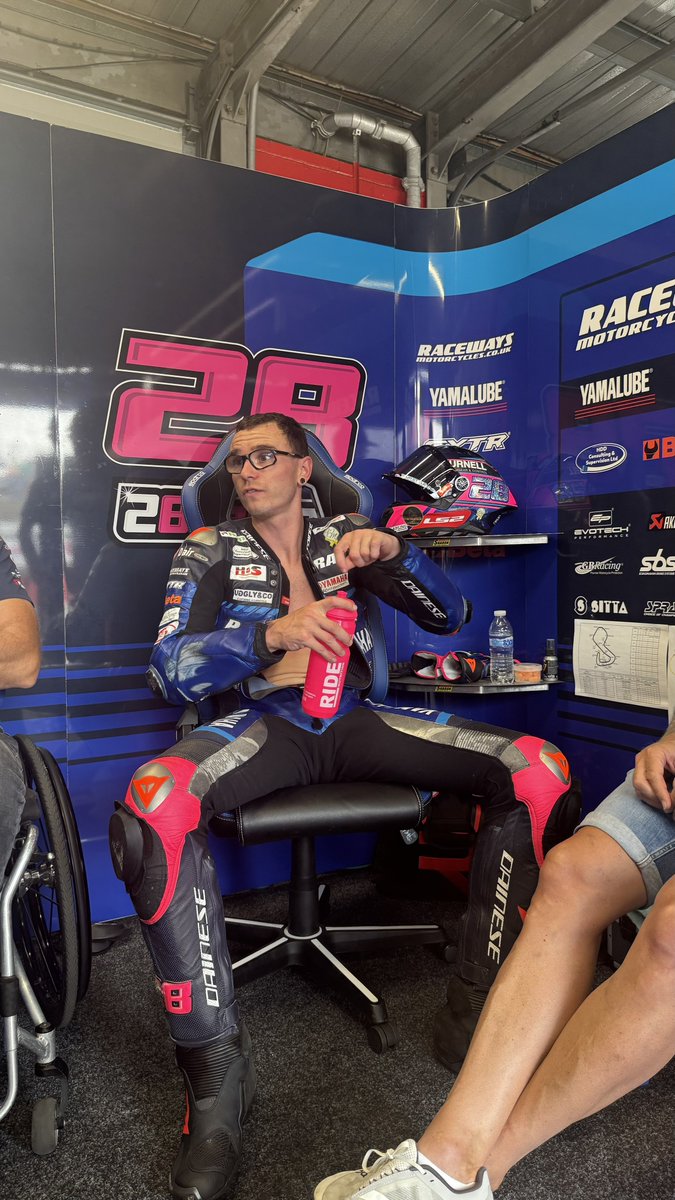 racewaysyamaha's tweet image. After a strong Friday, @BradRayRacing wraps up FP2 at the top of the timesheets! 👏
💨 Fastest Lap: 1.25.096
#RacewaysYamaha
#YamahaRacing #RevsYourHeart #WeR1