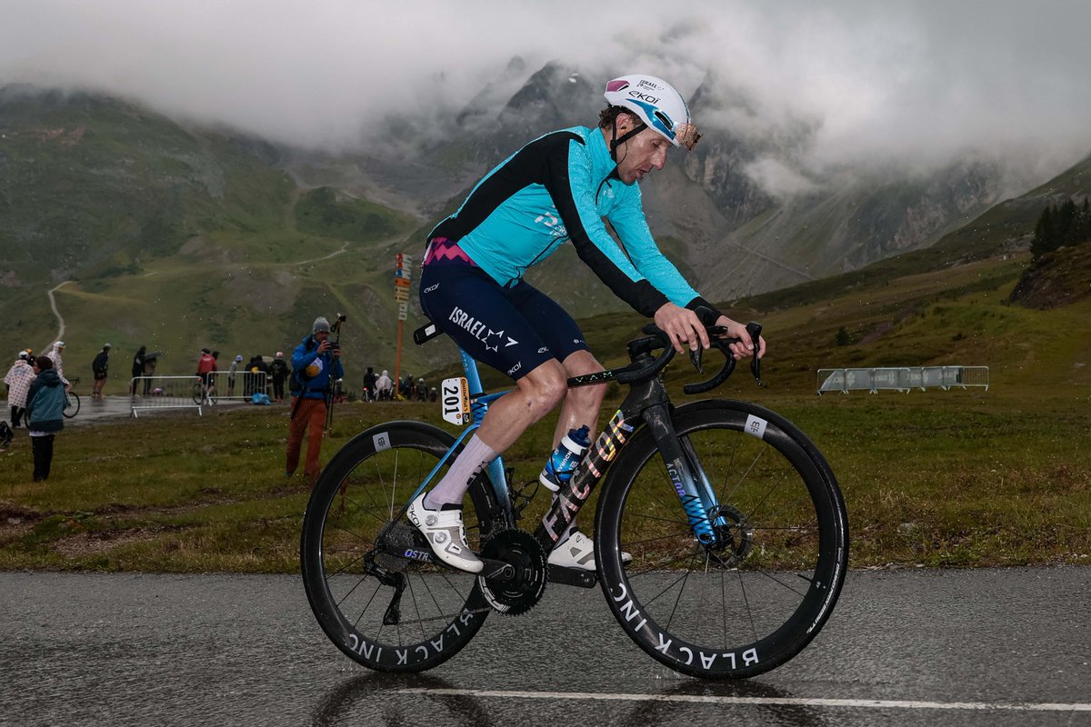 IsraelPremTech's tweet image. With the shortened @LeTour stage coming down to the expected GC showdown, getting through the final day in the mountains was our focus for today.
Mike Woods was our first finisher across the line in the rain at La Plagne ⛰️
📷 @SprintCycling
🇫🇷 #TDF2025 #YallaIPT…