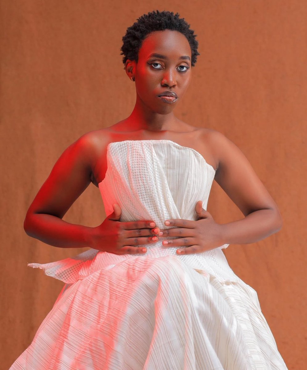 selectajeff's tweet image. As I was going through Spotify looking for unique Ugandan Jams to add to my playlist,
I landed on this lady’s Music 🙌🙌🙌🙌
Left me speechless, I haven’t had goosebumps in a long time. Daimmmm
@HashlynEvalyn is a GEM 💎
I should have known you sooner..
Ba DJ, here’s is an…