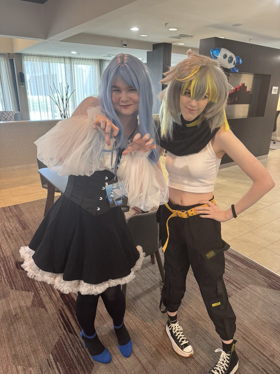 moguskay's tweet photo. omg 1/2 of dreamers out at con today!! #mogughost #moguart #sunnysplosion #sunnygallery #anysunny https://t.co/Brpehf1GeB