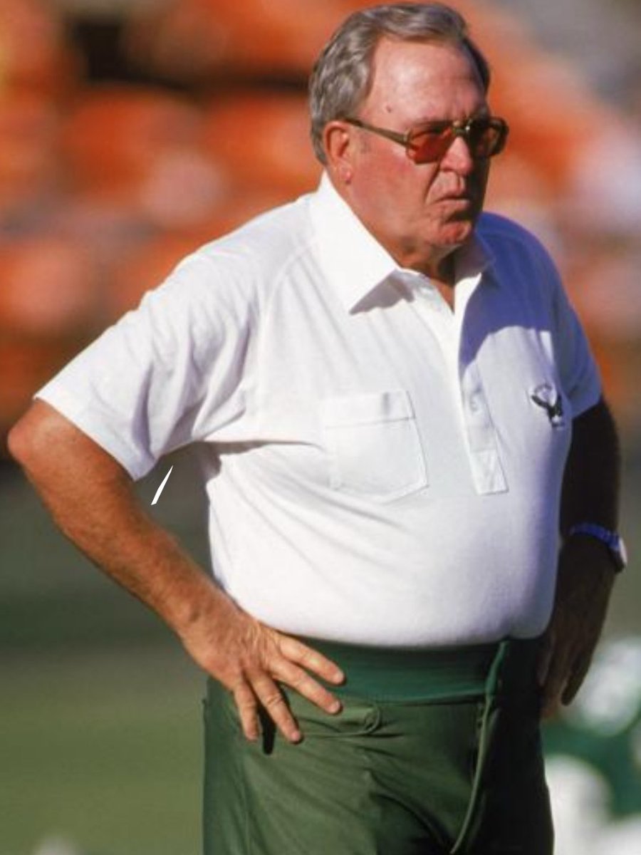 MNFlagshipStore's tweet image. Be Like Buddy 😎🦅
NEW IN STORE EXCLUSIVE @Eagles @mitchell_ness Logo Pocket Tee 🦅 Our take on Buddy Ryan’s sideline polo from his Eagles years. Classic, understated, iconic.