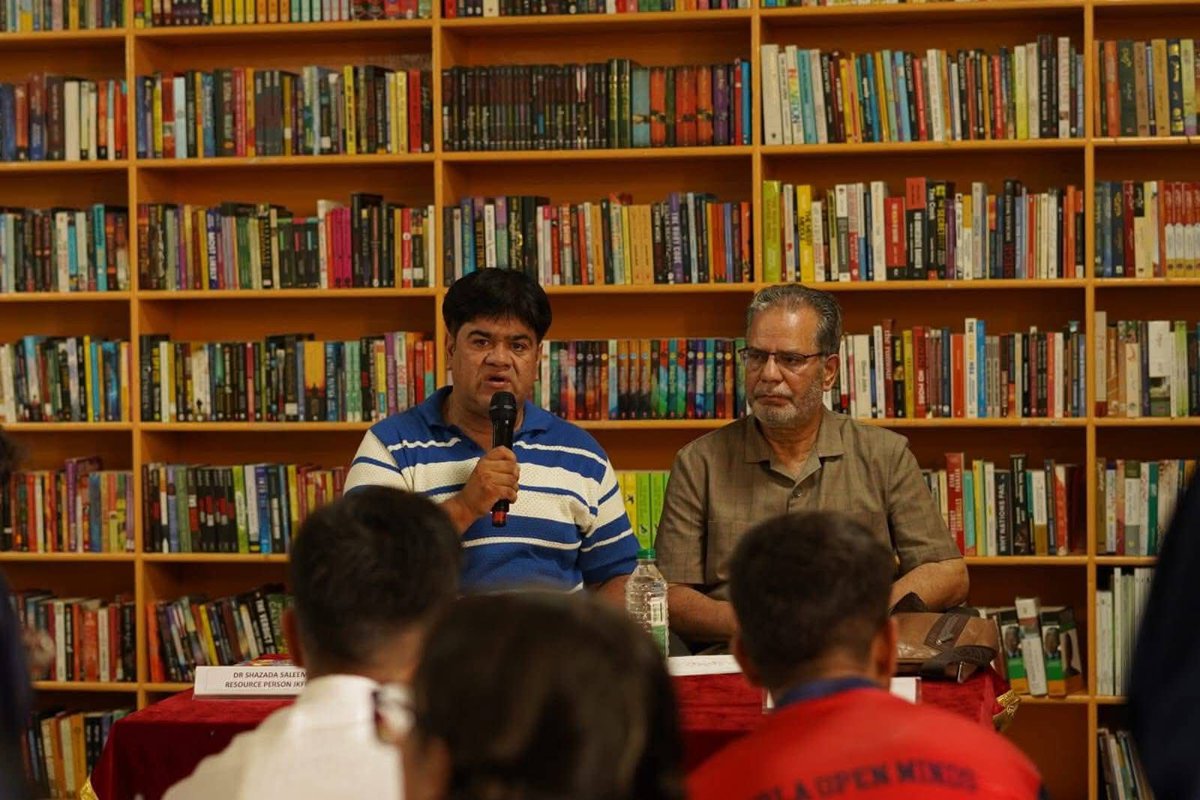 MTasavour's tweet photo. Authors Meet and Greet insighfulsession for young writers https://t.co/eAIzgy5wRl