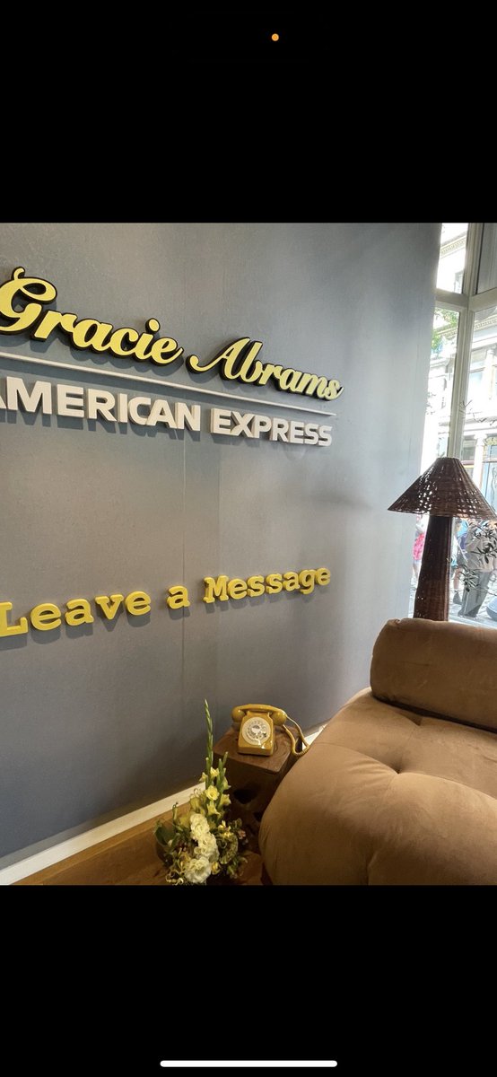 kateawaycar's tweet image. U CAN LEAGE GRACIE A MESSAGE AT THE POP UP best believe im using it to advertise hard to sleep msg n1