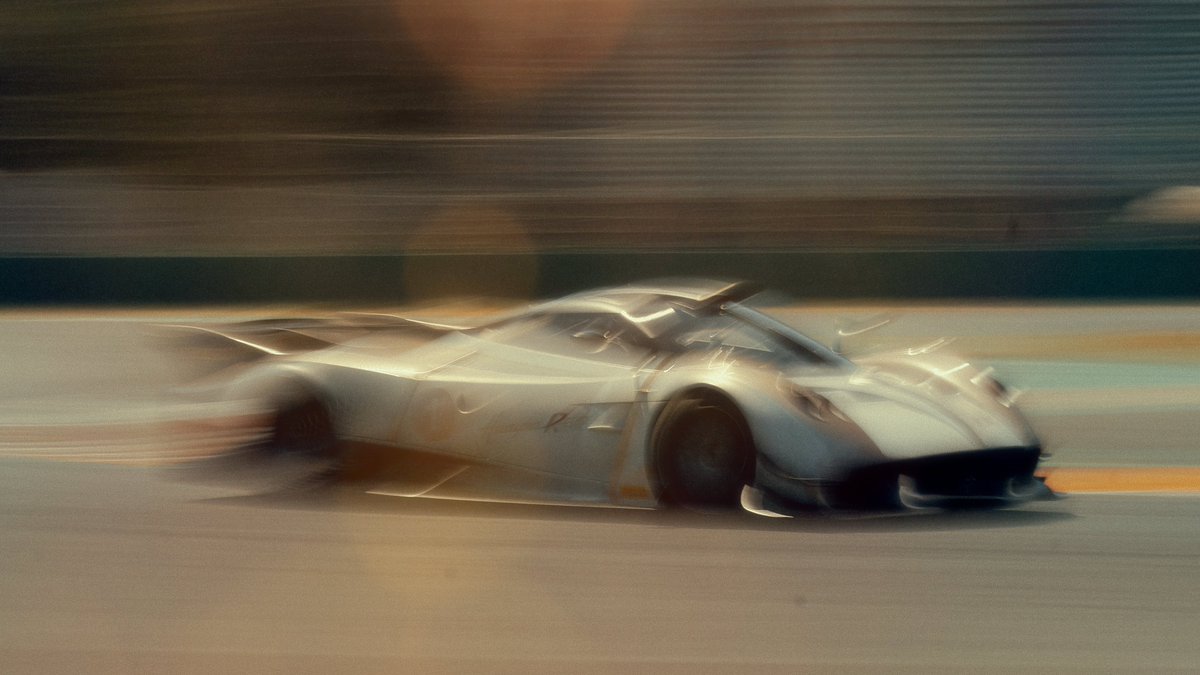 Motor1com's tweet image. Driving the Pagani Huayra R Evo at Monza is an experience unlike any other.
Story: motor1.com/reviews/766499…
