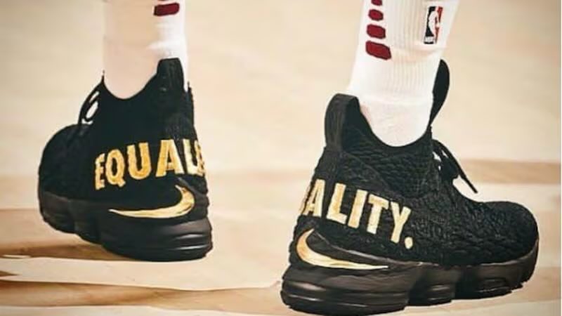 MarlonsRoom's tweet image. LeBron 15