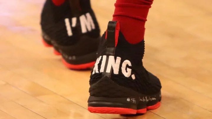 MarlonsRoom's tweet image. LeBron 15
