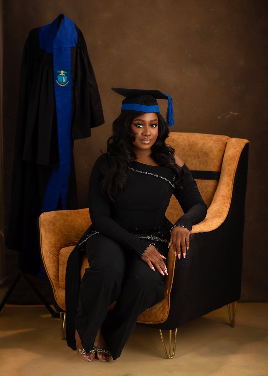 _Ezinwanne_'s tweet image. B.A Linguistics &amp;amp; Communication Studies.
Super grateful and tired ofc🙂‍↕️❤️