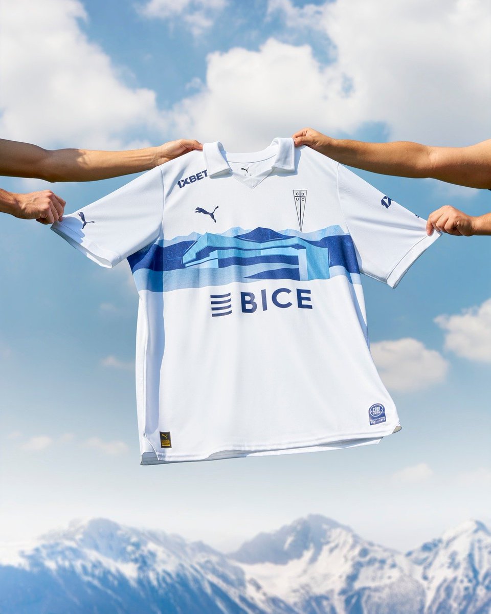 KitNerdUK's tweet image. 🏟️🇨🇱 Beautiful. @Cruzados have launched a limited edition shirt to commemorate the opening of their renovated stadium.

The front has an illustration of the current Claro Arena, while the back has their previous San Carlos de Apoquindo stadium in the same style 👏

(ht @EleteTSC)