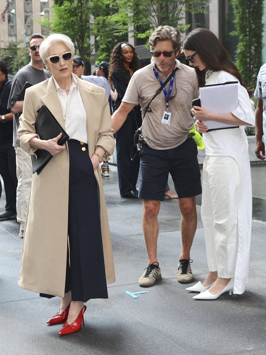 anniecrave's tweet image. Anne Hathaway and Meryl Streep in 2025. that’s all.