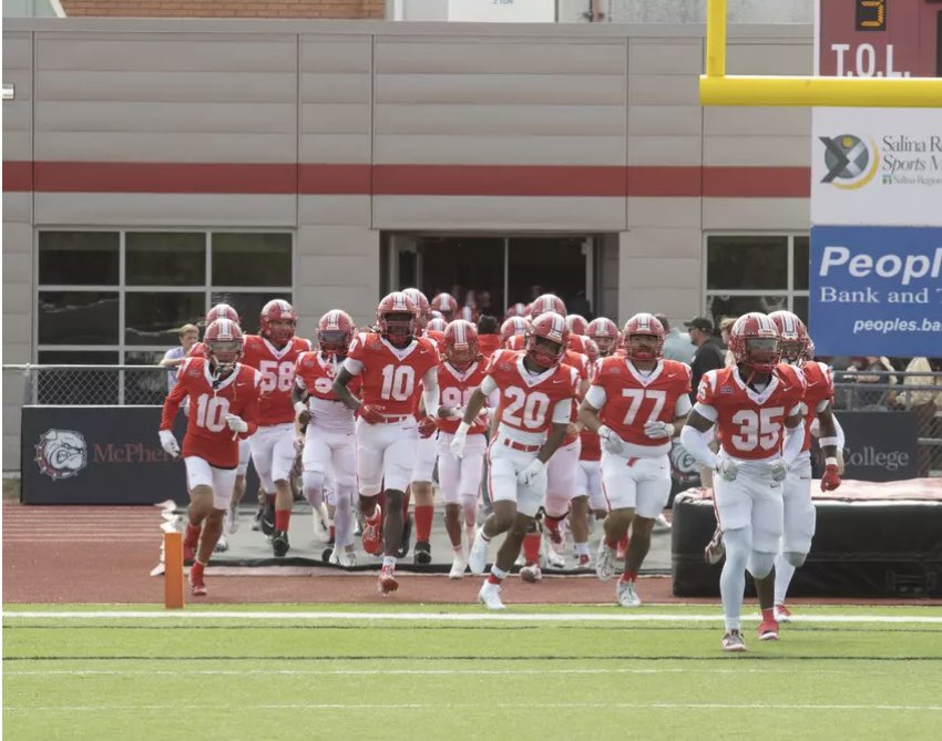 IsaiahH733's tweet photo. Blessed to receive an offer to play football at the next level from @MACBulldogsFB @CoachJFisc https://t.co/k0U2O8gywV