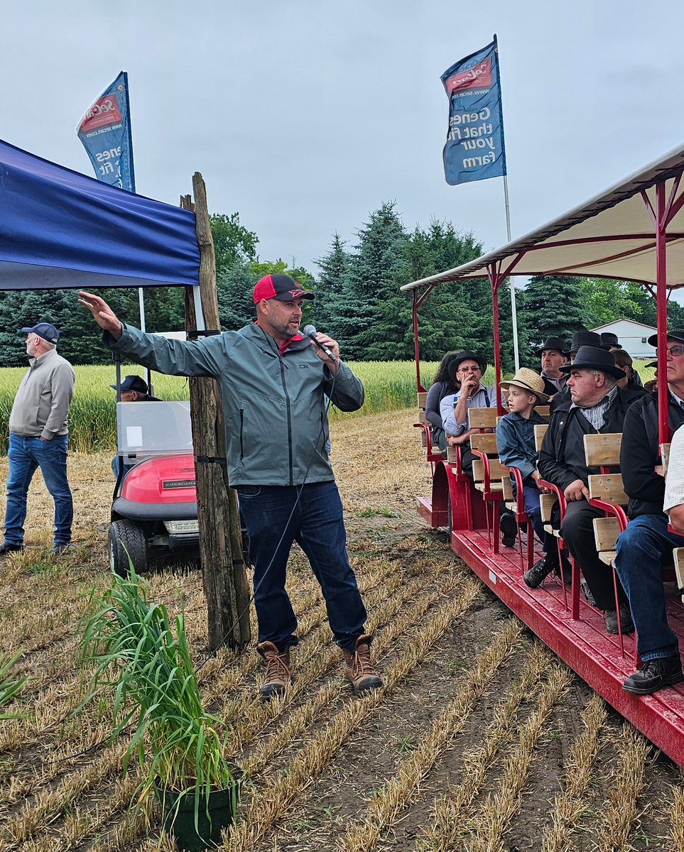 Matt Hoyer (SeCan Commercial Breeder), presenter at Cribit Seeds Open House, talks about the process to bring winter barley varieties from Europe-SV Resin and Calypso. Calypso has shown strong yield and good winter hardiness.

📸: Sharon Grose