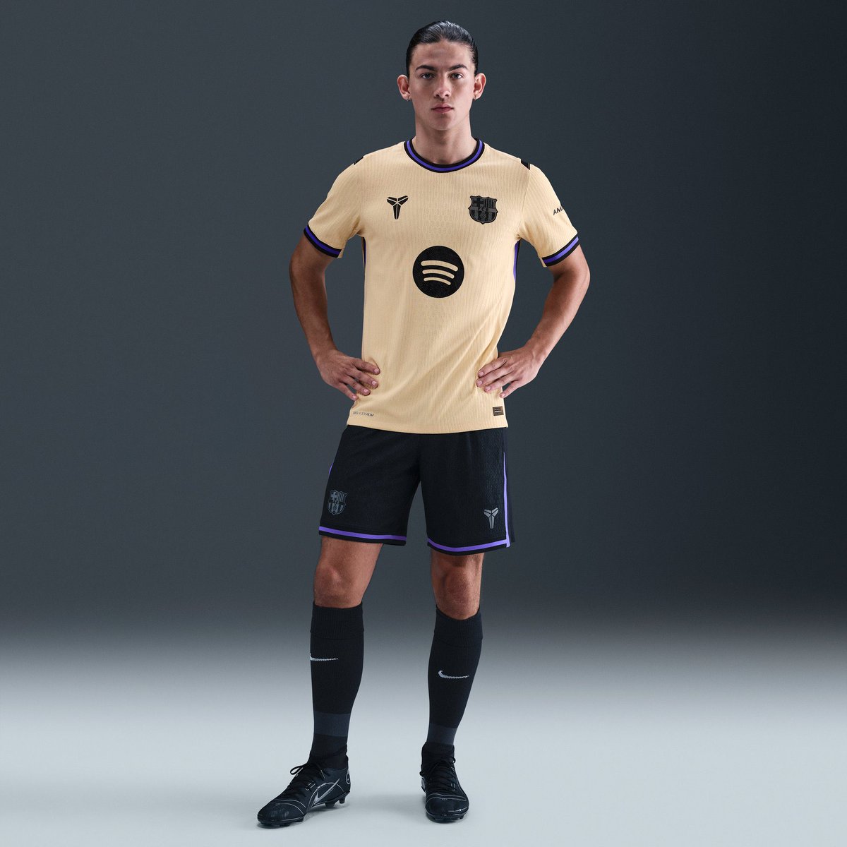 MundoDespectivo's tweet image. ¿Que puntuación le dais a esta equipación?