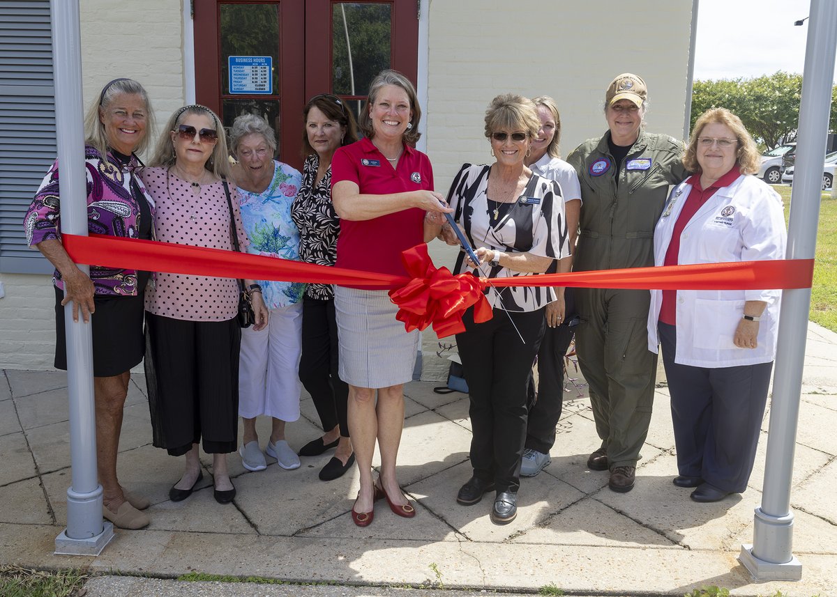 Check out this story on NAS Pensacola's Bldg. 191 Rededication. The building, named the MUC Arthur L. Symington Building, was rededicated during a July 24 ceremony after more than eight months of repairs and refurbishment!
#NASP #CNRSE #navyband
dvidshub.net/news/543837/na…