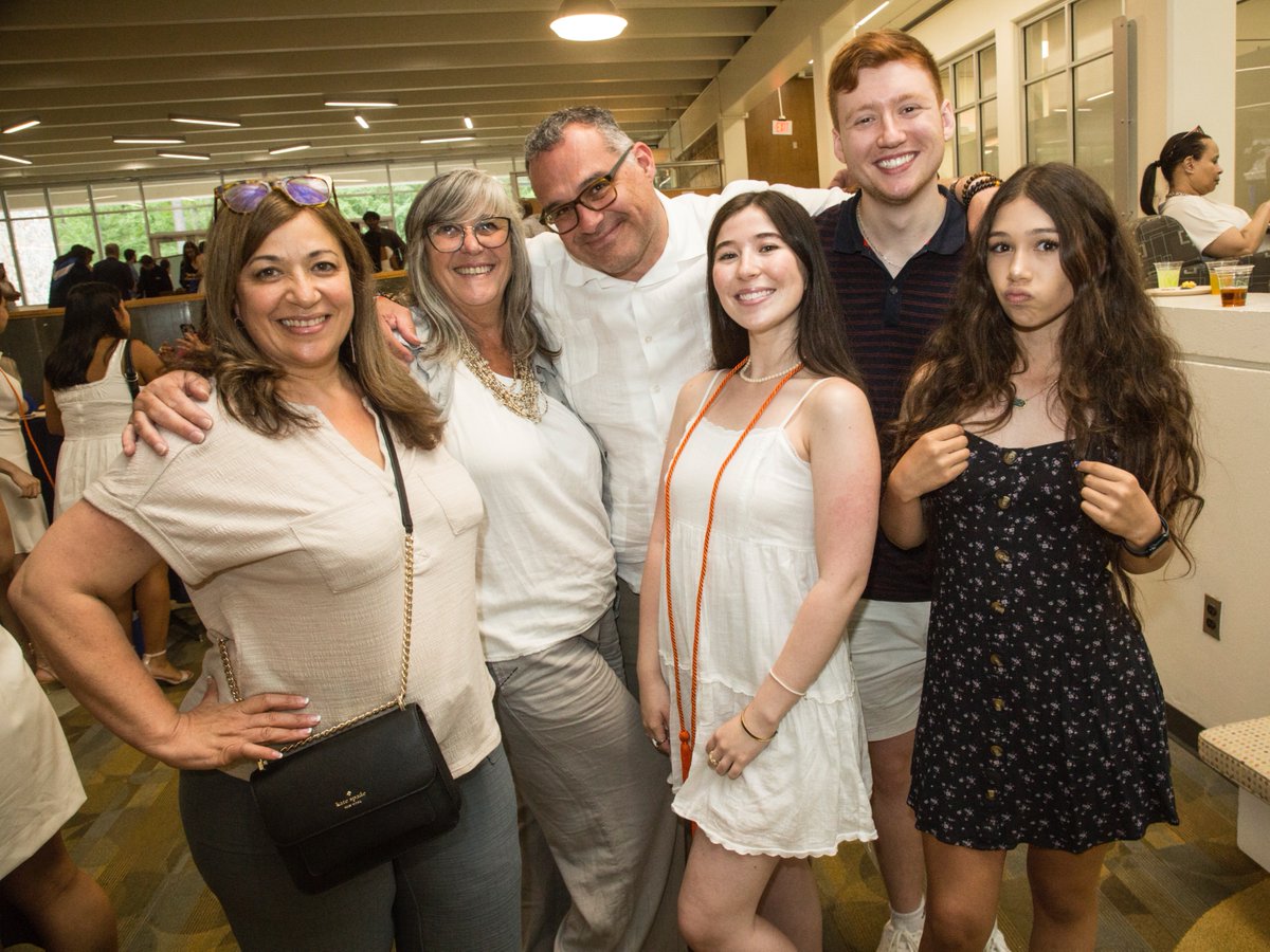 DukeGHI's tweet image. #FlashbackFriday to the moments that mean that much to us from May 9. #DGHI25 #GradSzn #BlueDevils💙 🌎
📸: Chris Hildreth/Rooster Media