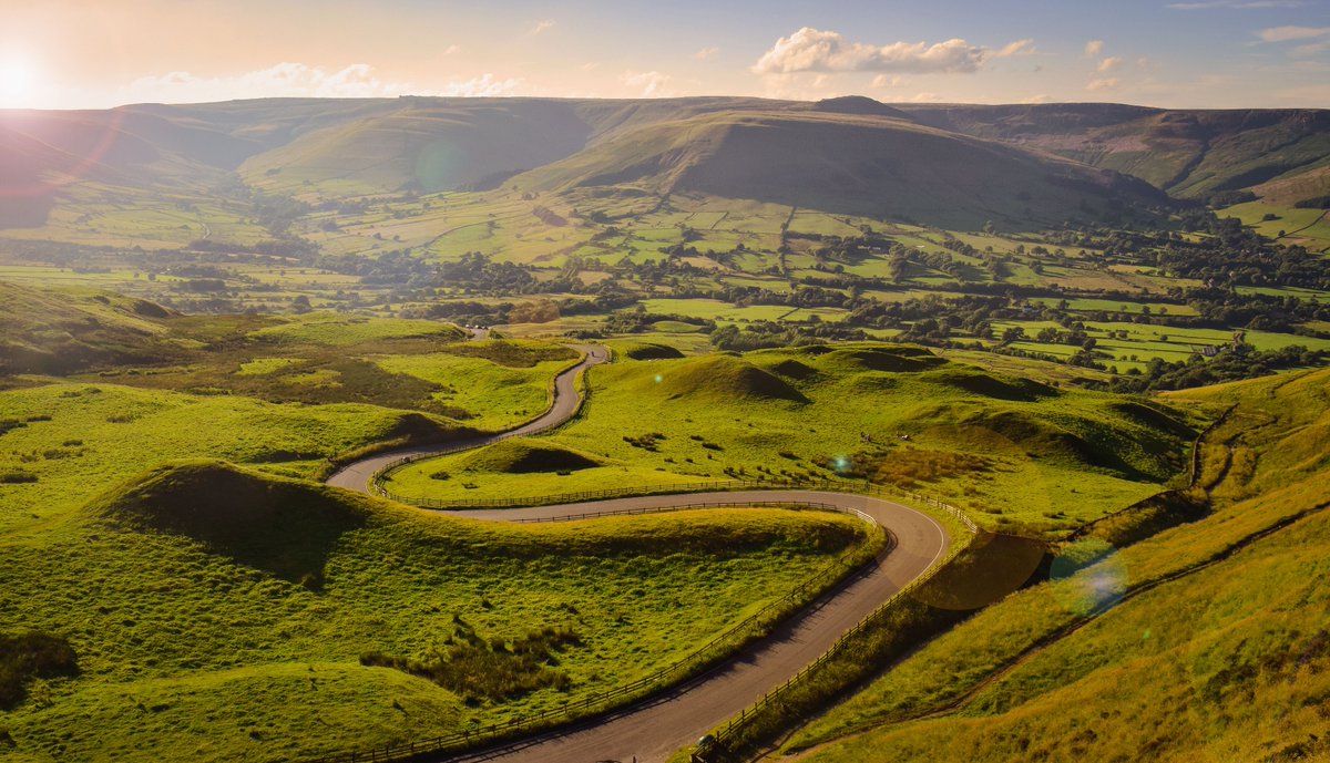 Peak District flare 🔥

One of my favourite views of one of my favourite roads in one of my favourite valleys, overlooked by one of my favourite hills.

#peakdistrict #photography #getoutdoors