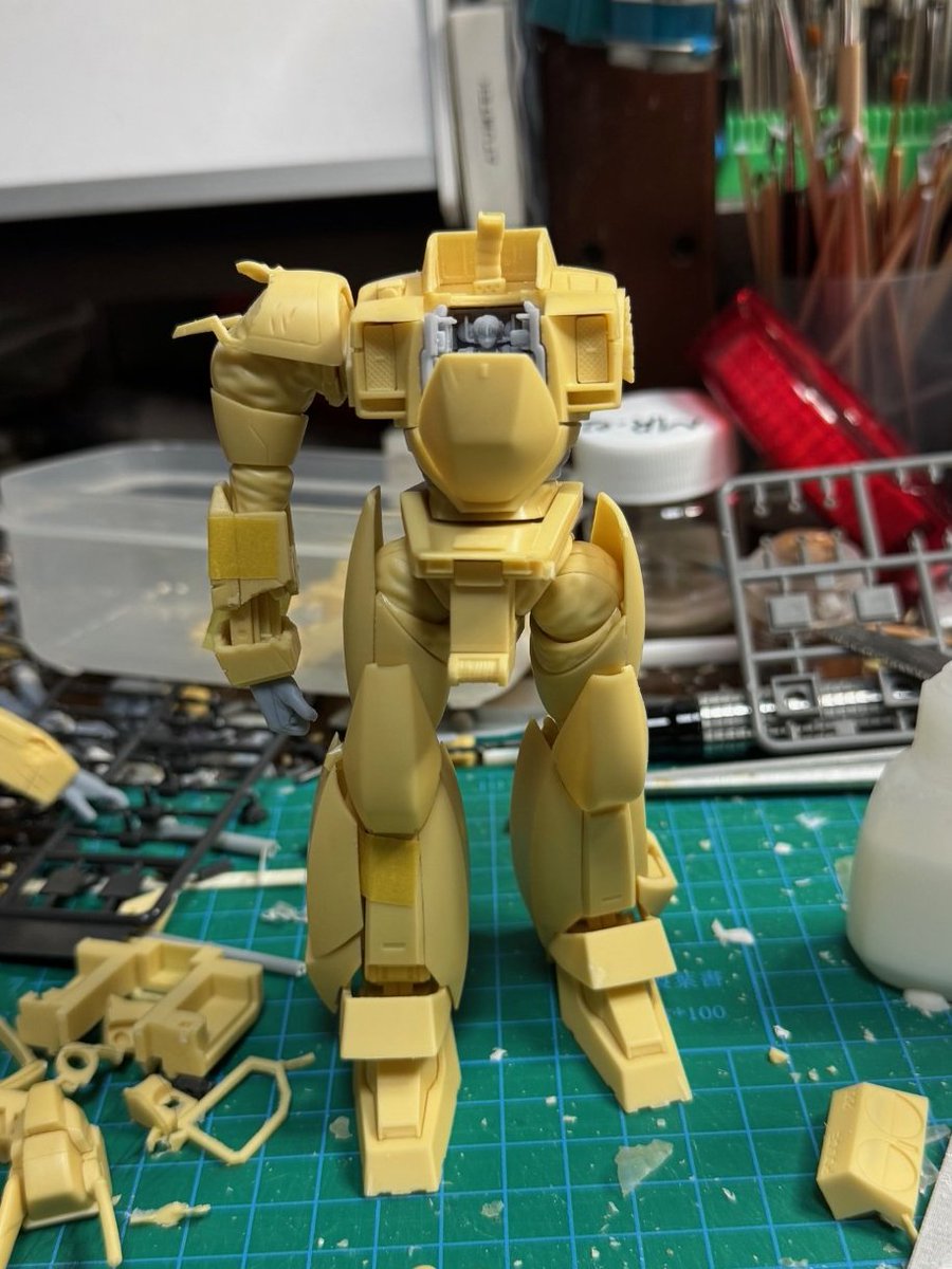 mokichiz's tweet image. 作っているのに勝手にグリフォンと戦って
壊れてくれましたww
この状態のイングラムを作れて大変に満足しています。
ちょっと説明。
サイズを小さくしたのに価格が
上がってしまっています。
これには訳がありましてコミック22巻の
イングラム。
パトライト無で手袋をしている状態が…