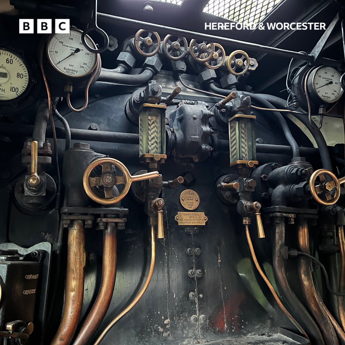 bbchw's tweet image. All aboard Flying Scotsman as Severn Valley Railway heritage line reopens. 馃殏
#steamtrain #flyingscotsman #severnvalleyrailway