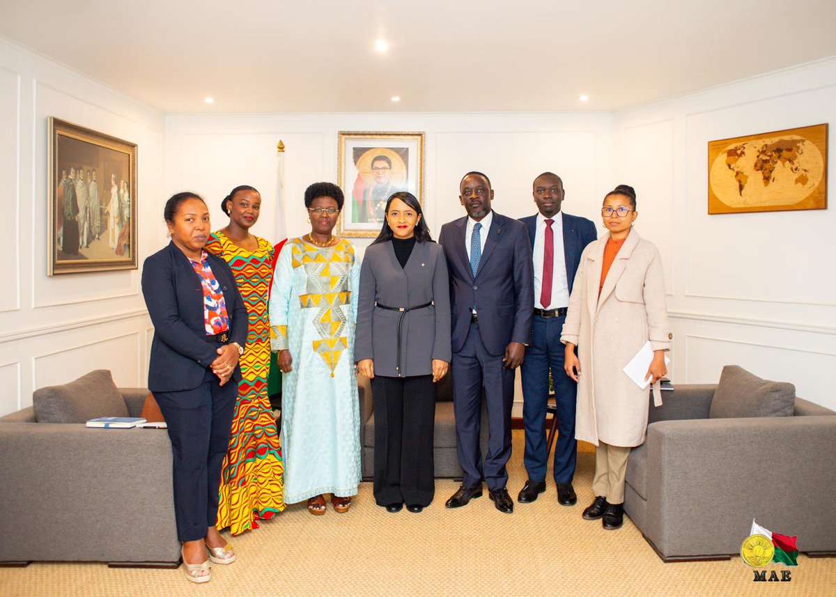 Rasata Rafaravavitafika PhD (@rafaravavitafi1) on Twitter photo 🌍  Cette semaine: visite d’adieux de Madame Alice Nzomukunda, Représentante spéciale du Président de la CUA. Son engagement aux côtés de Madagascar a été précieux pour la paix, le relèvement post-cyclonique et le dialogue. 🇲🇬🤝🌍 #UnionAfricaine #diplomatie 🌍  Cette semaine: visite d’adieux de Madame Alice Nzomukunda, Représentante spéciale du Président de la CUA. Son engagement aux côtés de Madagascar a été précieux pour la paix, le relèvement post-cyclonique et le dialogue. 🇲🇬🤝🌍 #UnionAfricaine #diplomatie