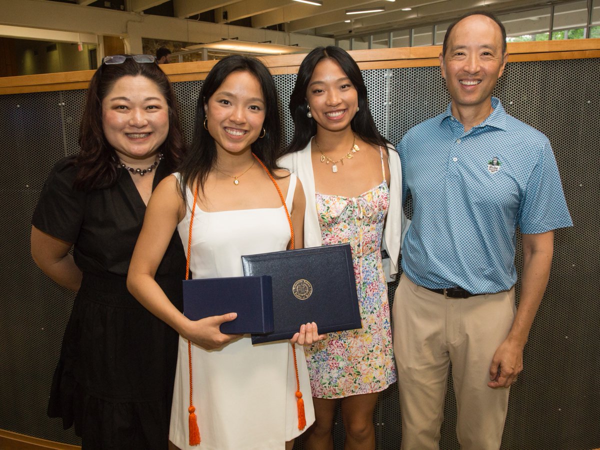 DukeGHI's tweet image. #FlashbackFriday to the moments that mean that much to us from May 9. #DGHI25 #GradSzn #BlueDevils💙 🌎
📸: Chris Hildreth/Rooster Media