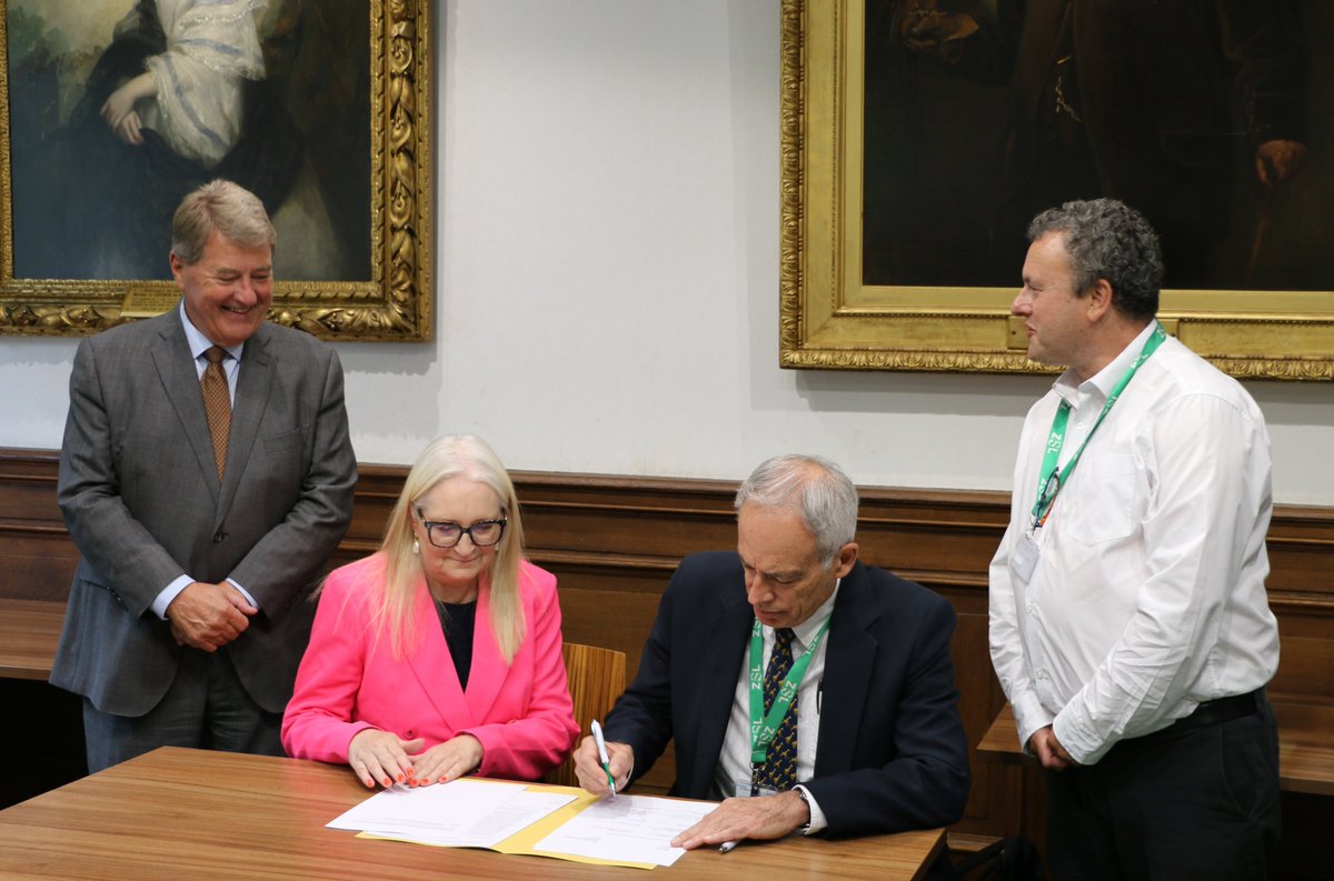ZSLScience's tweet image. We're thrilled that this week @OfficialZSL and @ucl
signed a Memorandum of Understanding, advancing our 200-year partnership to build upon, enhance and develop the research, impact, teaching, and public engagement at both institutions 🌍🎓