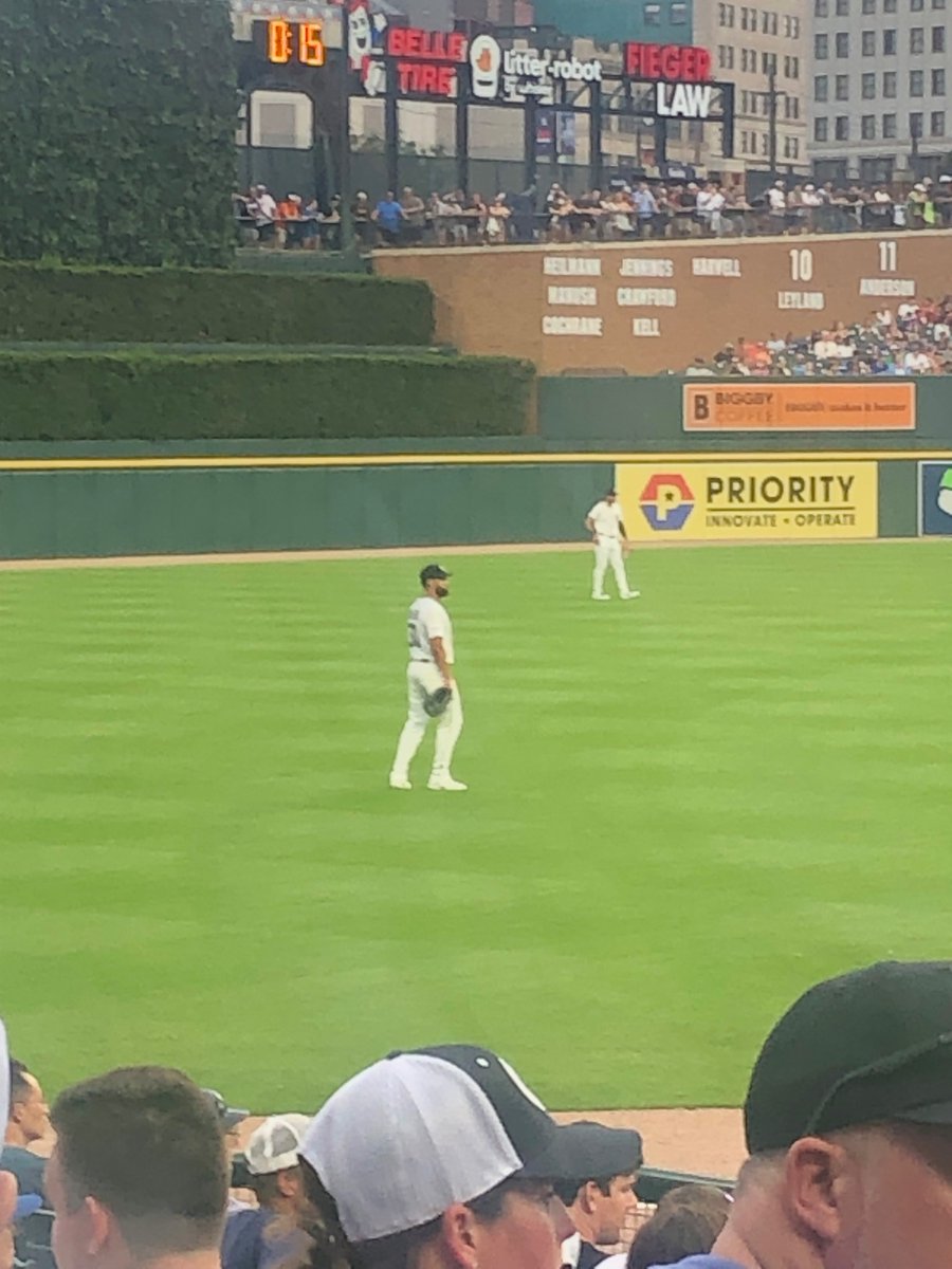 skubalschangeup's tweet image. sorry for my pfp being kinda blurry, my camera practically told me to fuck off and roleplayed being waterlogged when i took this photo