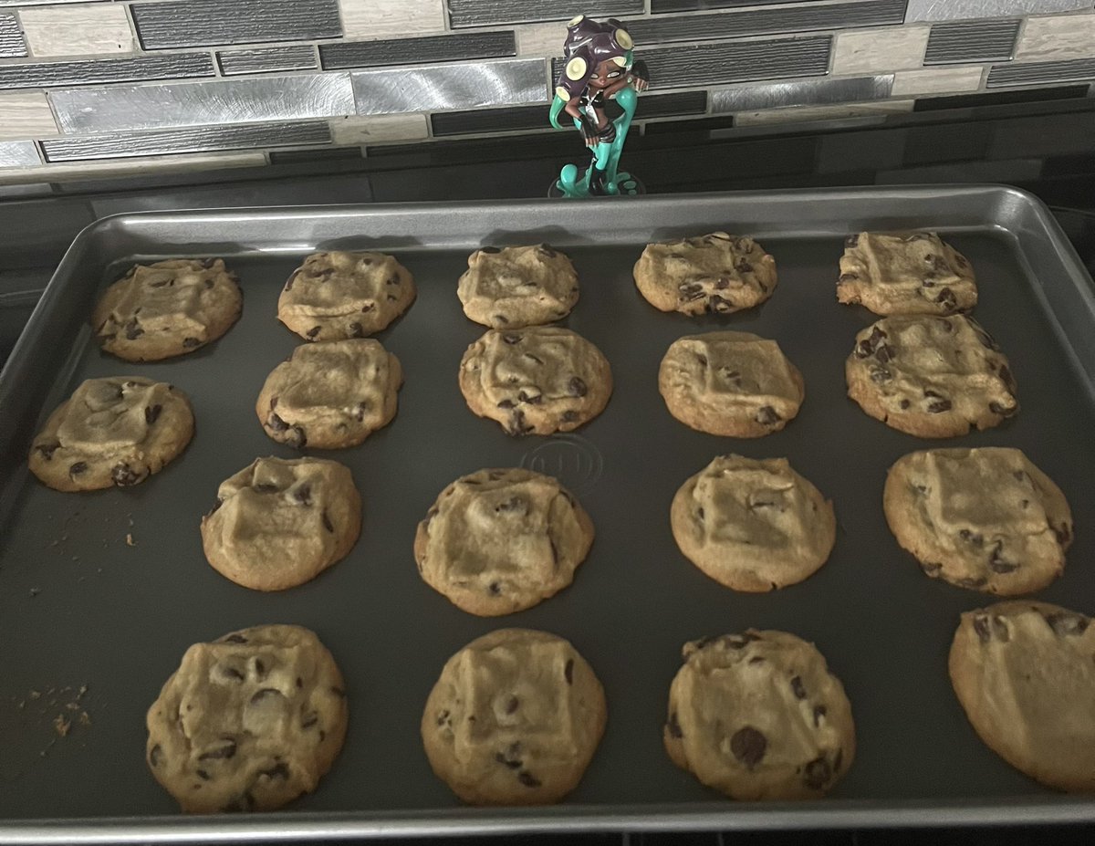 Chaotic569's tweet image. Marina made birthday cookies for me and everyone else!🥳