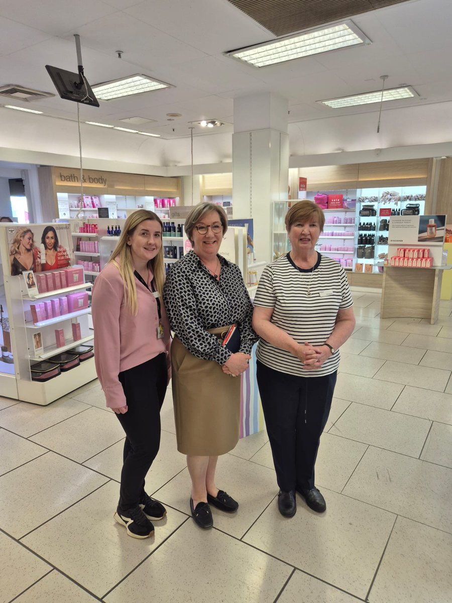 MandSnews's tweet image. It was a pleasure to welcome @SamanthaDixonMP to M&S Chester yesterday.
Our brilliant Deputy Store Manager Sian took her behind the scenes to see how our dedicated colleagues bring the magic of M&S to life every day - including Maggie, who will be celebrating her 50th Christmas…