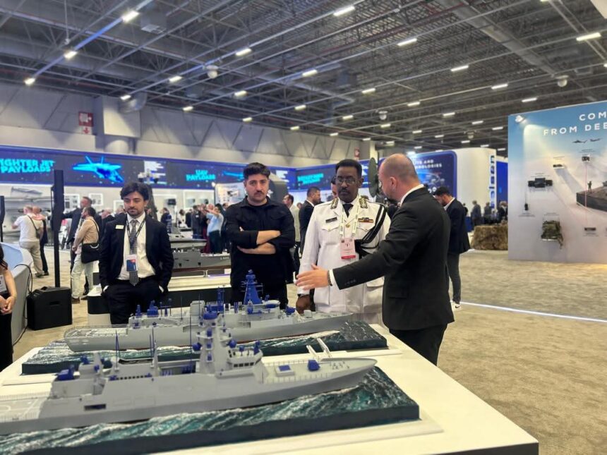 SONNALIVE's tweet image. Somali Navy Commander Gen. Abduwahab Abdullahi Omar attended IDEF 2025 in Istanbul, meeting with Turkish defense firm Aselsan. Discussions focused on strengthening bilateral ties & developing Somalia's naval capabilities to secure its waters. #Somalia #Navy #Defense #IDEF2025