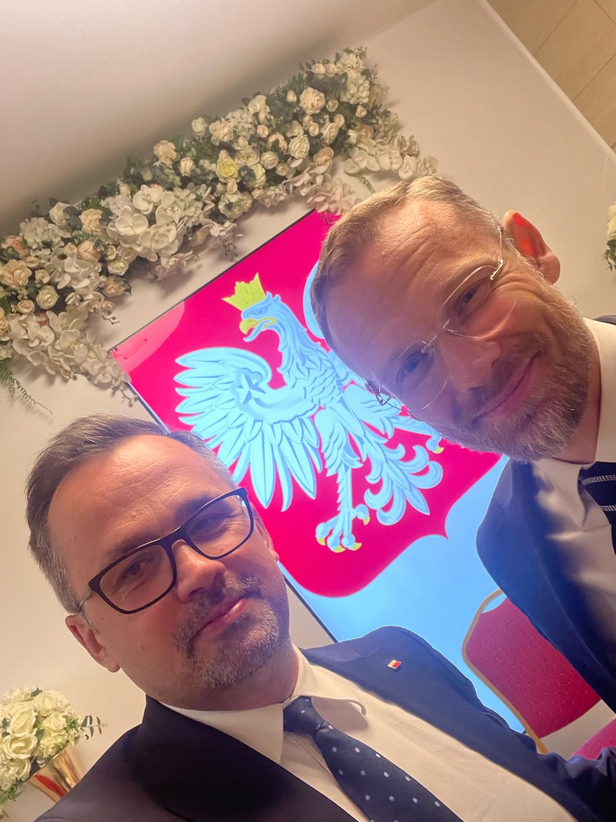 mhorala's tweet image. Z @BoguckiZbigniew przyszłym szefem Kancelarii Prezydenta @NawrockiKn . 🤝🇵🇱
Zbyszka poznałem jeszcze w roli wojewody zachodniopomorskiego, wielokrotnie rozwiązującego trudne problemy od śnięcia ryb na Odrze po zabezpieczenie krytycznej infrastruktury gazoportu.
To doświadczony…