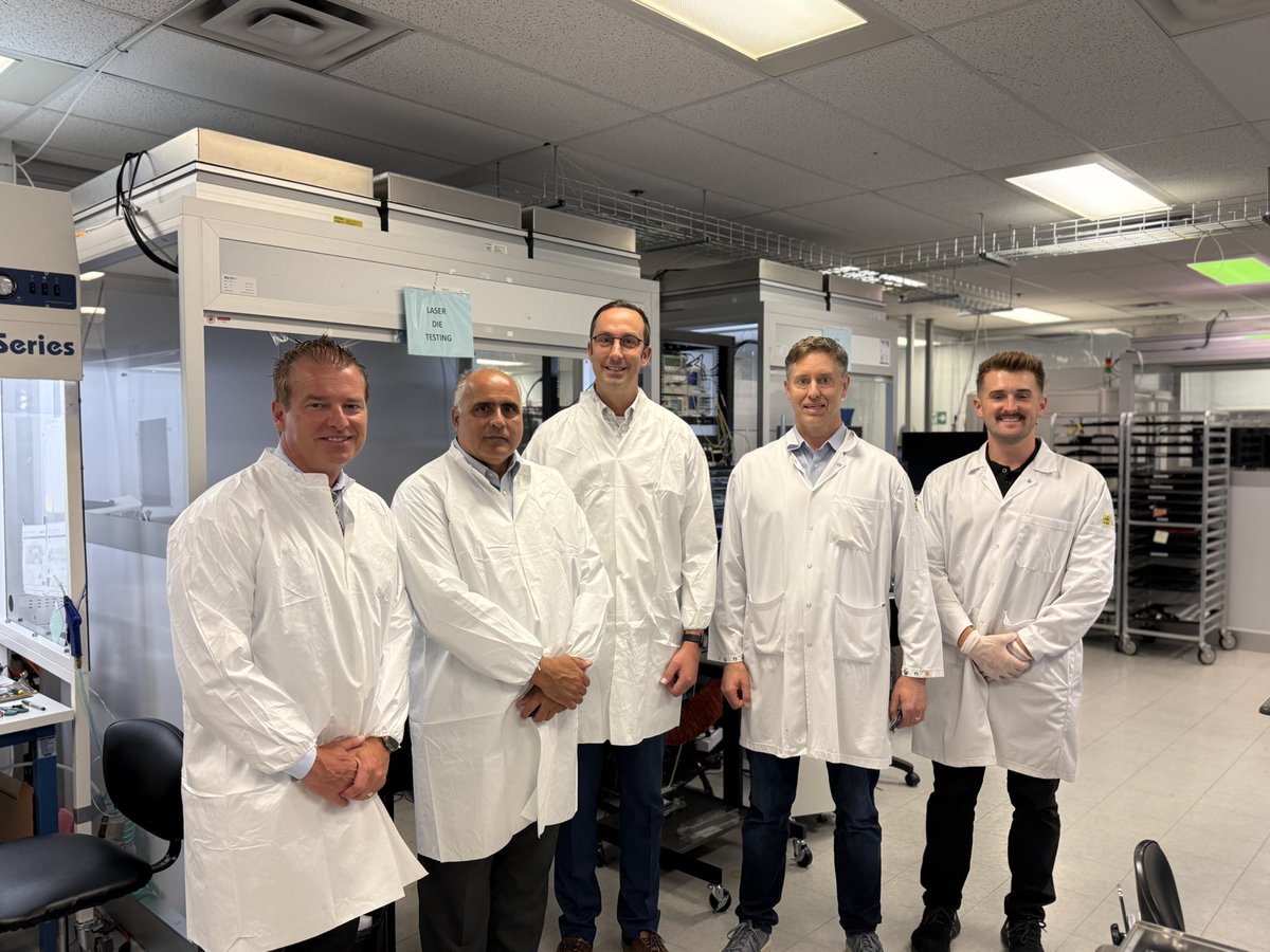 nolanmquinn's tweet image. Pleased to visit @RANOVUS yesterday alongside MPP @GeorgesDarouze in #Ottawa — a cutting-edge company developing advanced photonics and laser solutions for next-generation AI.
I had the chance to meet two former @MitacsCanada interns at Ranovus who are now working full time and…