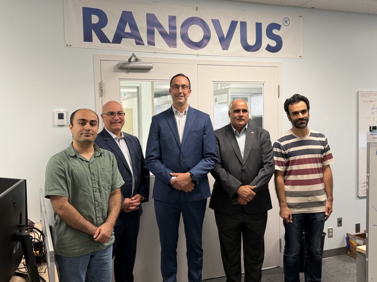 nolanmquinn's tweet image. Pleased to visit @RANOVUS yesterday alongside MPP @GeorgesDarouze in #Ottawa — a cutting-edge company developing advanced photonics and laser solutions for next-generation AI.
I had the chance to meet two former @MitacsCanada interns at Ranovus who are now working full time and…