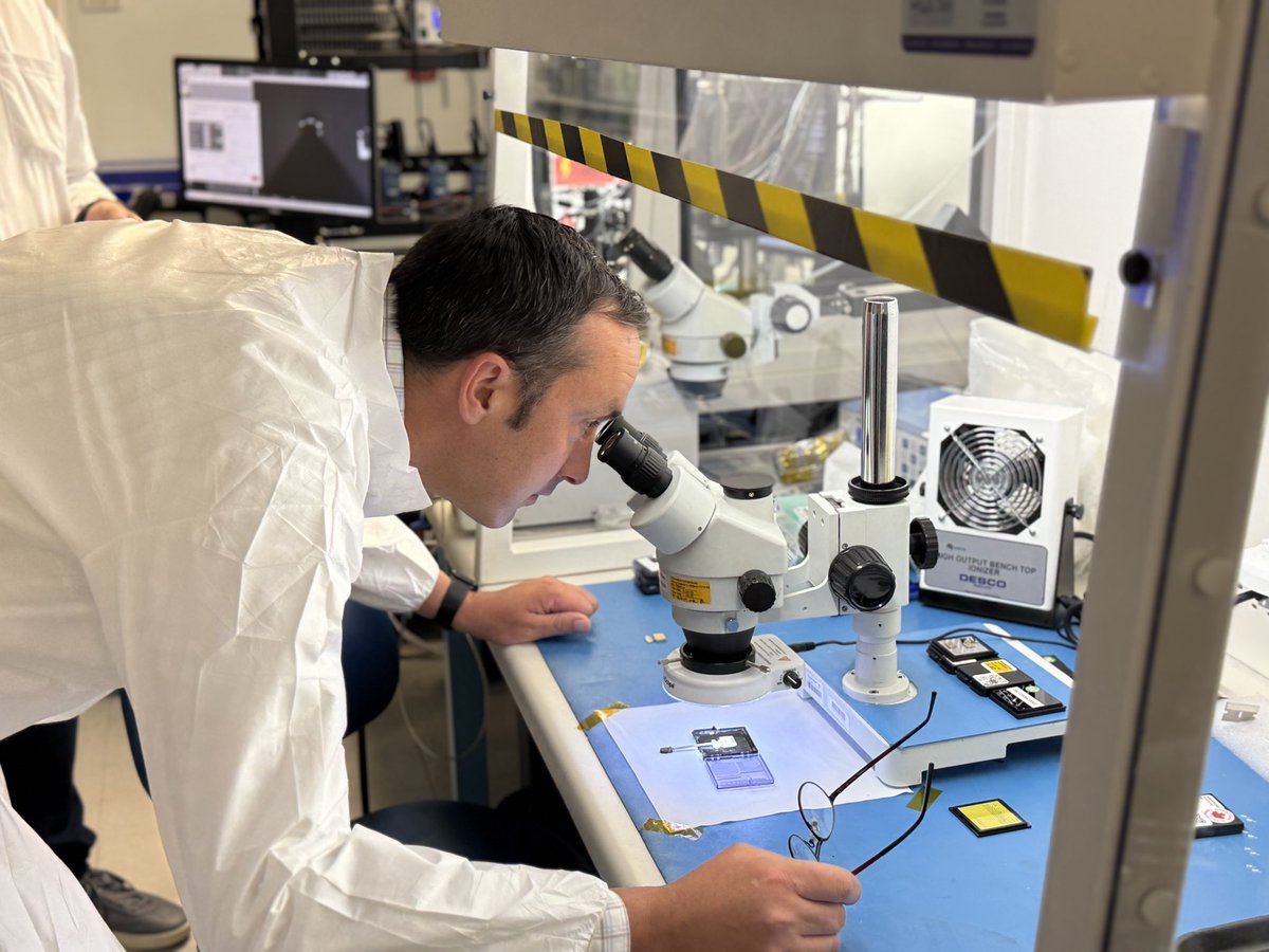 nolanmquinn's tweet image. Pleased to visit @RANOVUS yesterday alongside MPP @GeorgesDarouze in #Ottawa — a cutting-edge company developing advanced photonics and laser solutions for next-generation AI.
I had the chance to meet two former @MitacsCanada interns at Ranovus who are now working full time and…