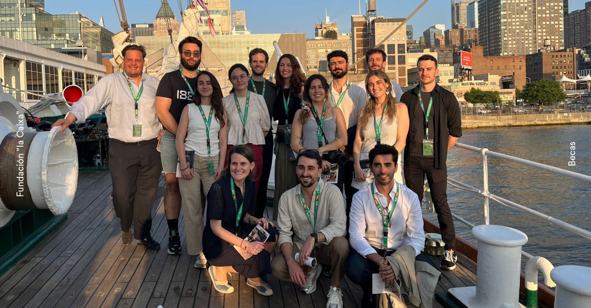 BecariosFLC's tweet image. 💙 La comunidad de #becariosFundlaCaixa va mucho más allá de una beca: crea vínculos, cruza fronteras y multiplica experiencias.
La semana pasada, la red siguió creciendo en todo el mundo con un nuevo encuentro en Nueva York 🌍🗽