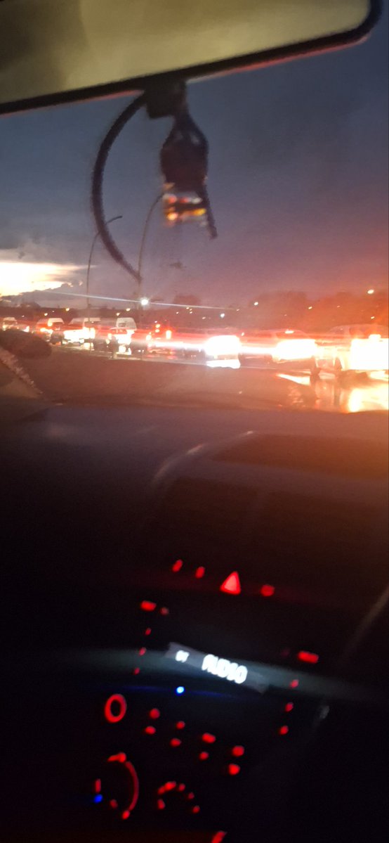 HikatekileUnati's tweet image. Going to tembisa on a Friday night, traffic ya this place, yeses 😫😫