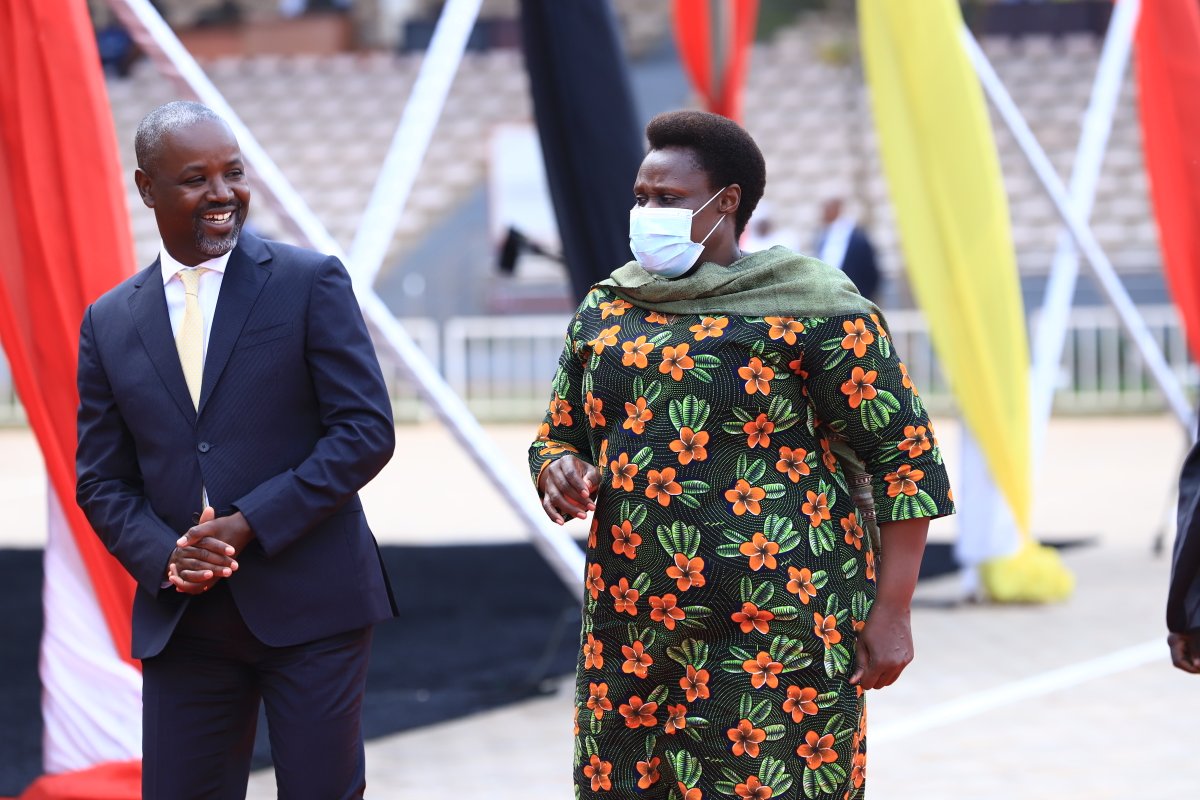 newvisionsport's tweet image. President Museveni praises First Lady Janet K. Museveni for leading Uganda’s winning bid to host #CHAN2024 & #AFCON2027👏🏾
DETAILS: tinyurl.com/ysfyda22 | #UgandaFootball #CAF2024