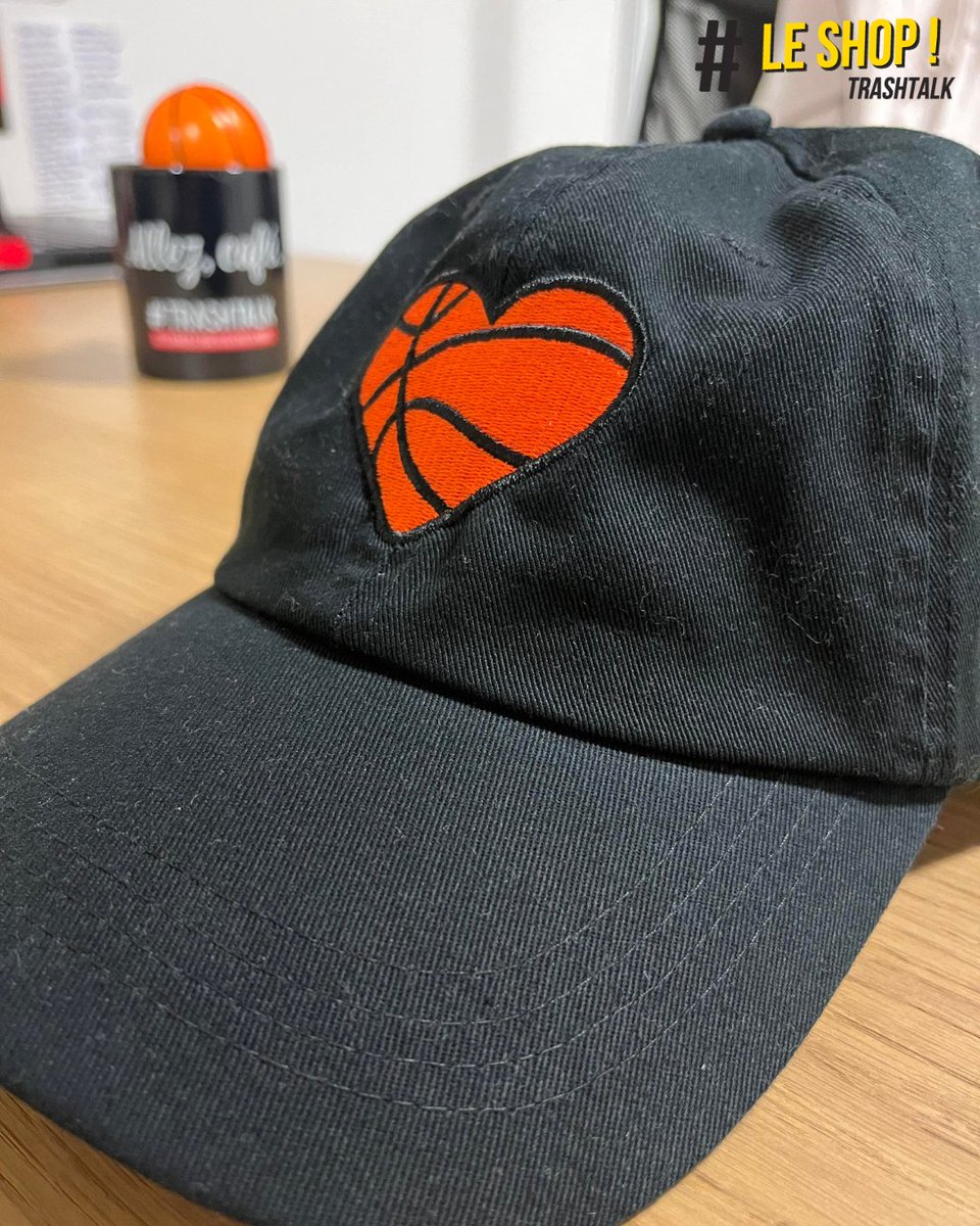 TrashTalk_fr's tweet image. 🌞 PAR ICI LES BEST-SELLERS DE L'ÉTÉ SUR LE SHOP TRASHTALK !! 😎
Les 3 incontournables pour flex all Summer !
🏀 LE SHORT DE BAIN TRASHTALK !! 🩳
🌍 LE T-SHIRT LA TERRE EST BLEUE COMME UNE ORANGE 🍊
🧢 LA CASQUETTE I LOVE BASKETBALL 🧡
👉 trashtalk.shop/collections/no…