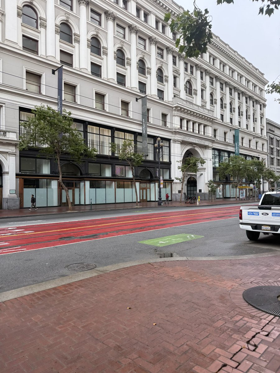 NICKWATTS__'s tweet image. My quarterly downtown San Francisco retail check in, they finally got Walgreens and Saks to leave.
I love the “visit sf!” ads the city pays for to make the empty buildings appear less cavernous, like a North Korean grocery store.
NYC, don’t laugh too hard because you’re next!