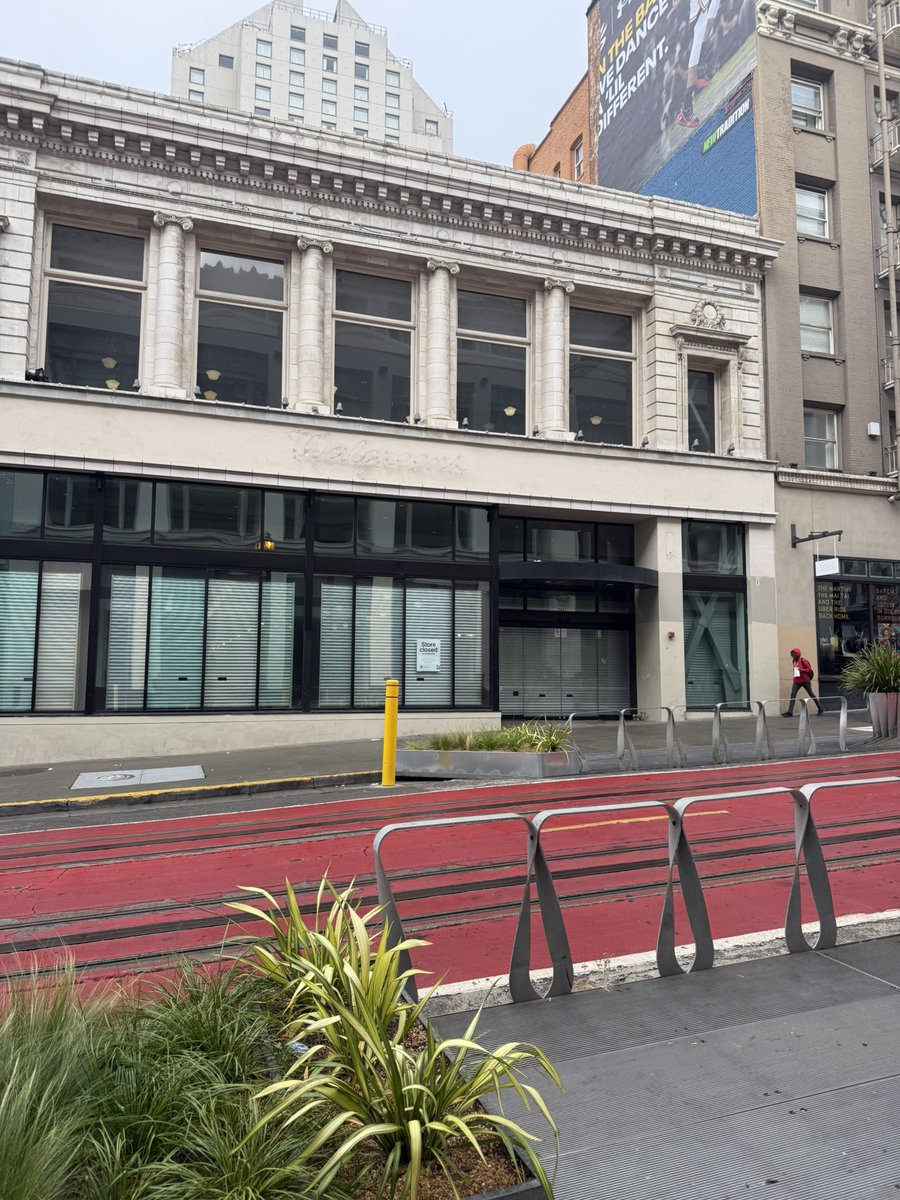 NICKWATTS__'s tweet image. My quarterly downtown San Francisco retail check in, they finally got Walgreens and Saks to leave.
I love the “visit sf!” ads the city pays for to make the empty buildings appear less cavernous, like a North Korean grocery store.
NYC, don’t laugh too hard because you’re next!